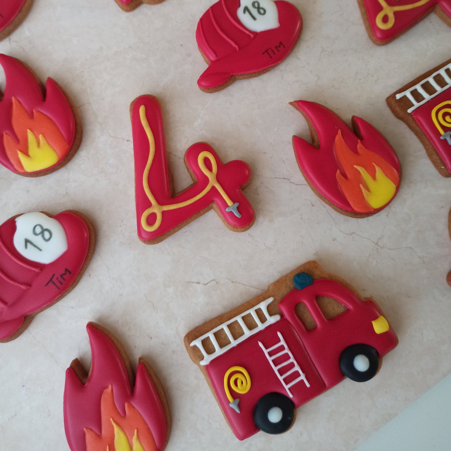 Lot de 4 biscuits « anniversaire pompiers »